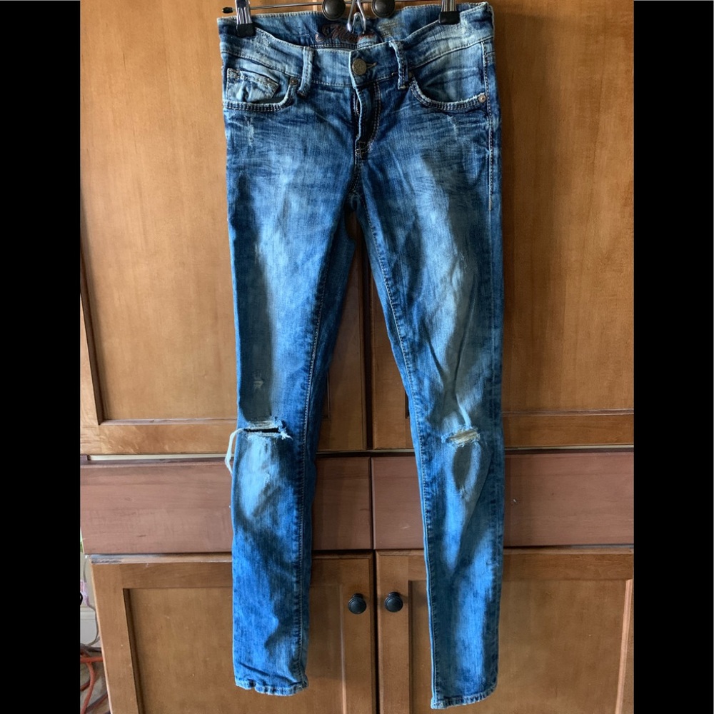Destroyed jeans